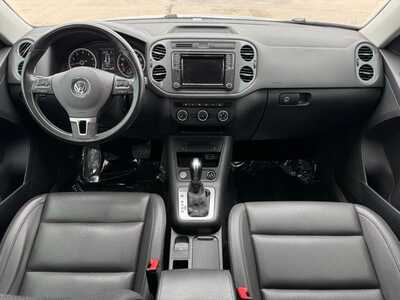 2017 Volkswagen Tiguan, $10490. Photo 6