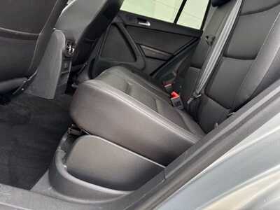 2017 Volkswagen Tiguan, $10490. Photo 9