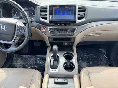 2016 Honda Pilot, $11590. Photo 2