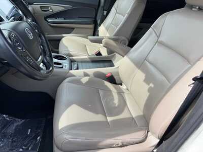 2016 Honda Pilot, $11590. Photo 5