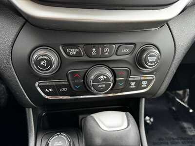 2015 Jeep Cherokee, $7490. Photo 11