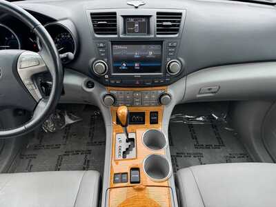 2009 Toyota Highlander, $8490. Photo 2