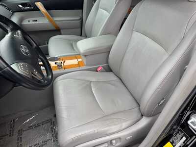2009 Toyota Highlander, $8490. Photo 5