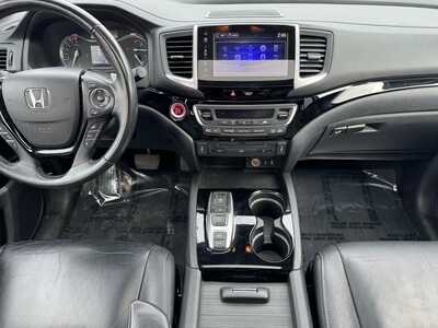 2018 Honda Pilot, $15819. Photo 2