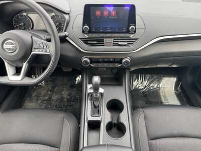 2019 Nissan Altima, $11690. Photo 2