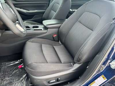 2019 Nissan Altima, $11690. Photo 5