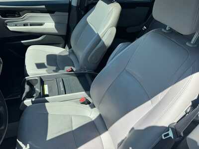 2018 Honda Odyssey, $16490. Photo 6