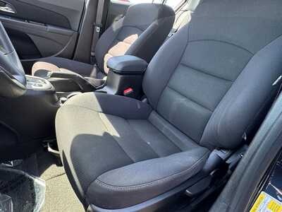 2016 Chevrolet Cruze, $7990. Photo 4