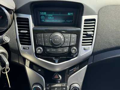 2016 Chevrolet Cruze, $7990. Photo 9