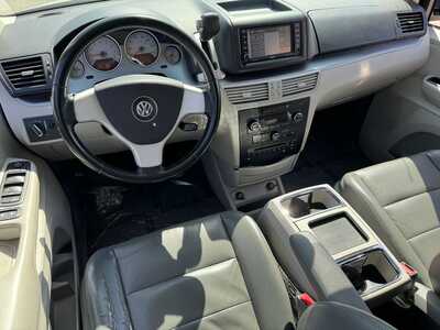 2010 Volkswagen Routan, $4790. Photo 11