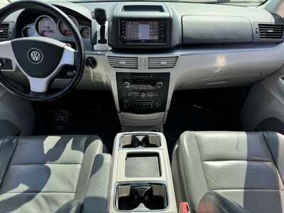 2010 Volkswagen Routan, $4790. Photo 12