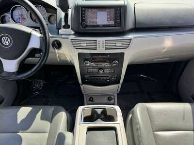 2010 Volkswagen Routan, $4790. Photo 2