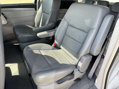 2010 Volkswagen Routan, $4790. Photo 5