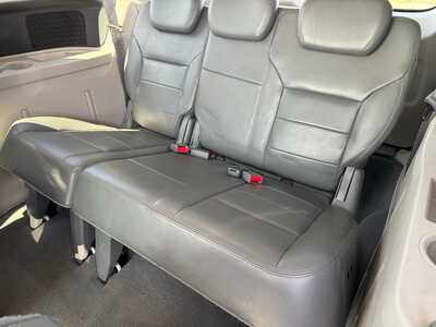 2010 Volkswagen Routan, $4790. Photo 6