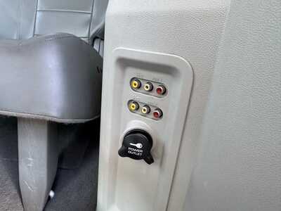 2010 Volkswagen Routan, $4790. Photo 8