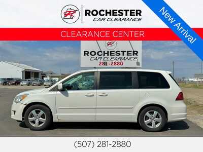 2010 Volkswagen Routan, $4790. Photo 1