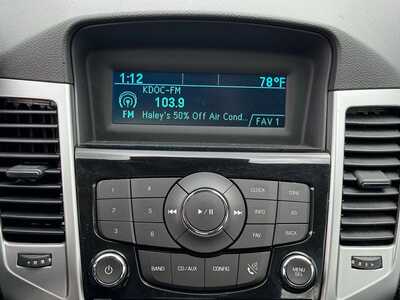 2014 Chevrolet Cruze, $3800. Photo 10