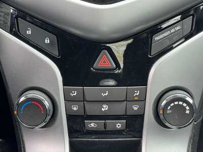 2014 Chevrolet Cruze, $3800. Photo 11