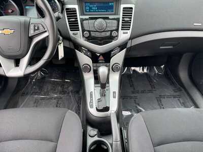 2014 Chevrolet Cruze, $3800. Photo 2