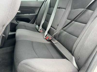 2014 Chevrolet Cruze, $3800. Photo 5