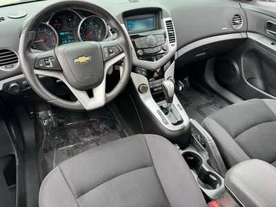 2014 Chevrolet Cruze, $3800. Photo 7