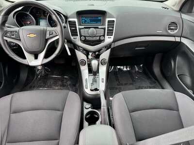 2014 Chevrolet Cruze, $3800. Photo 8