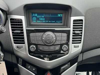 2014 Chevrolet Cruze, $3800. Photo 9