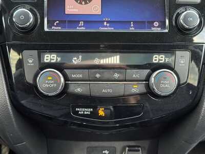 2018 Nissan Rogue, $11990. Photo 12