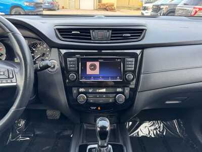 2018 Nissan Rogue, $11990. Photo 2