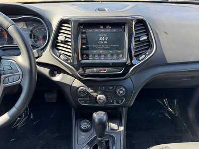 2019 Jeep Cherokee, $14490. Photo 2