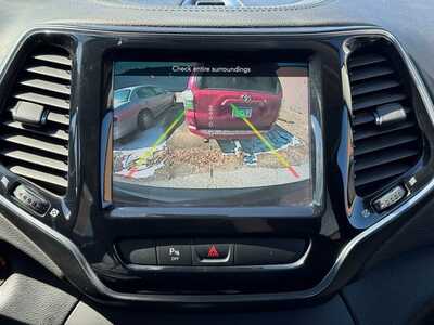 2019 Jeep Cherokee, $14490. Photo 4