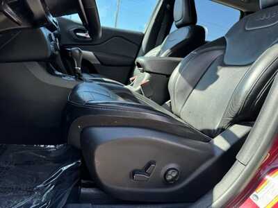 2019 Jeep Cherokee, $14490. Photo 8