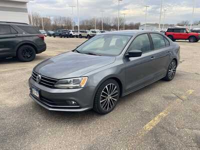 2016 Volkswagen Jetta, $11390. Photo 2