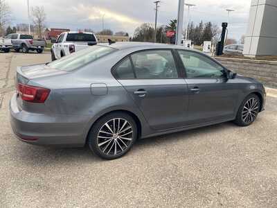 2016 Volkswagen Jetta, $11390. Photo 4