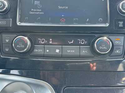 2016 Nissan Maxima, $10990. Photo 12