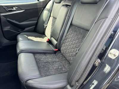 2016 Nissan Maxima, $10990. Photo 3