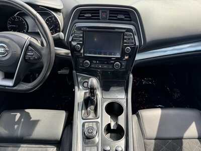2016 Nissan Maxima, $10990. Photo 7