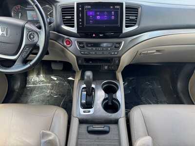 2018 Honda Pilot, $16970. Photo 2