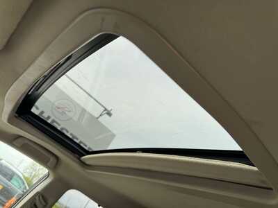 2014 Toyota Sienna, $11591. Photo 7