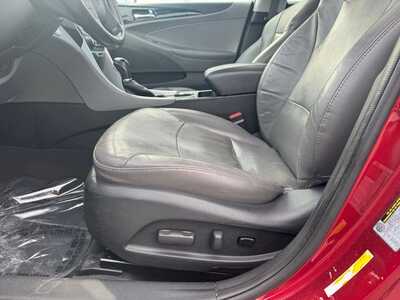 2014 Hyundai Sonata, $8490. Photo 5