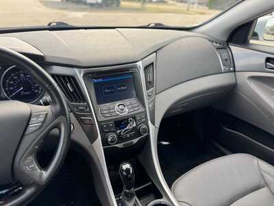 2015 Hyundai Sonata, $12490. Photo 2