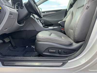 2015 Hyundai Sonata, $12490. Photo 6