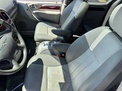 2007 Chrysler Town & Country, $3999. Photo 5