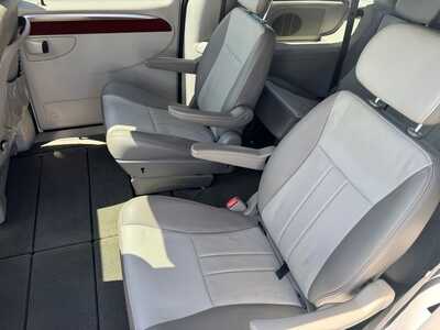 2007 Chrysler Town & Country, $3999. Photo 8