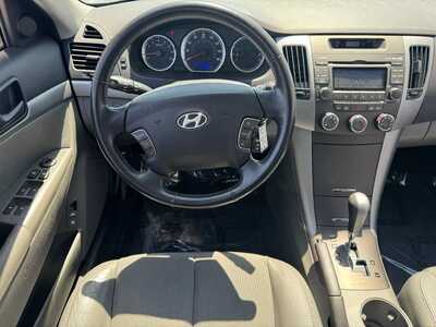2010 Hyundai Sonata, $6991. Photo 11