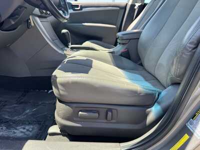 2010 Hyundai Sonata, $6991. Photo 4