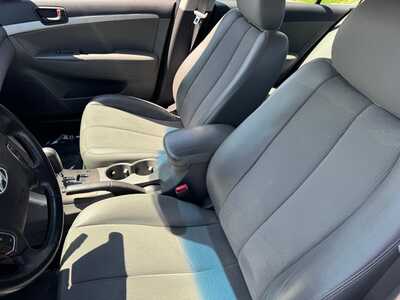 2010 Hyundai Sonata, $6991. Photo 5
