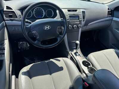2010 Hyundai Sonata, $6991. Photo 9