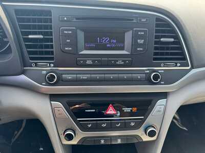 2017 Hyundai Elantra, $6490. Photo 11