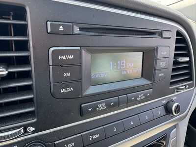 2017 Hyundai Elantra, $6490. Photo 2